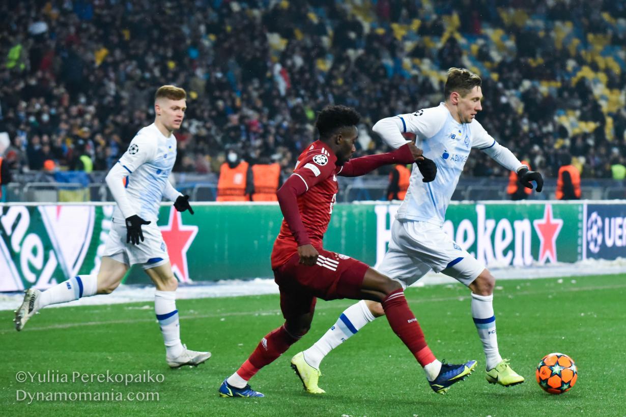 戴维斯盘带与传中技术解码:拜仁飞翼的脚下功夫全面拆解