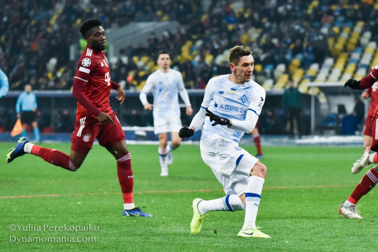 戴维斯速度与进攻型后卫解析:现代足球最快左后卫的技术密码